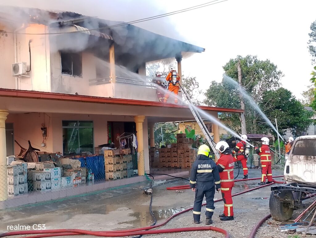 60% of Sarikei Home's Upper Floor Destroyed in Evening Fire 2 60% of Sarikei Home's Upper Floor Destroyed in Evening Fire