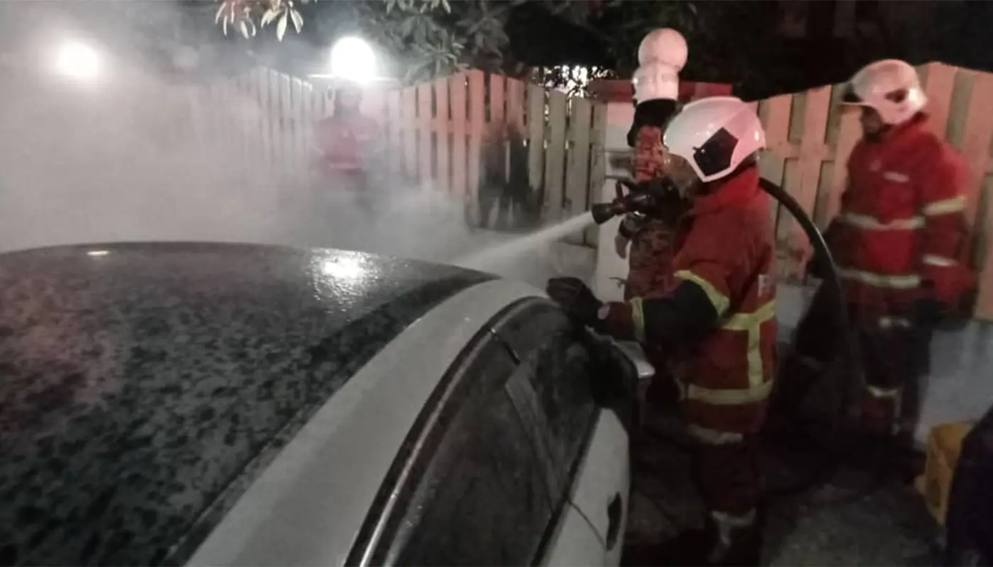 Car Fire in Miri Apartment Parking Lot, No Injuries Reported