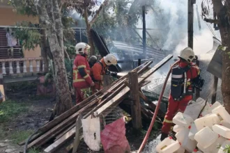 Fire Destroys Store in Tudan Desaras, Miri