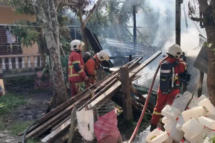 Fire Destroys Store in Tudan Desaras, Miri