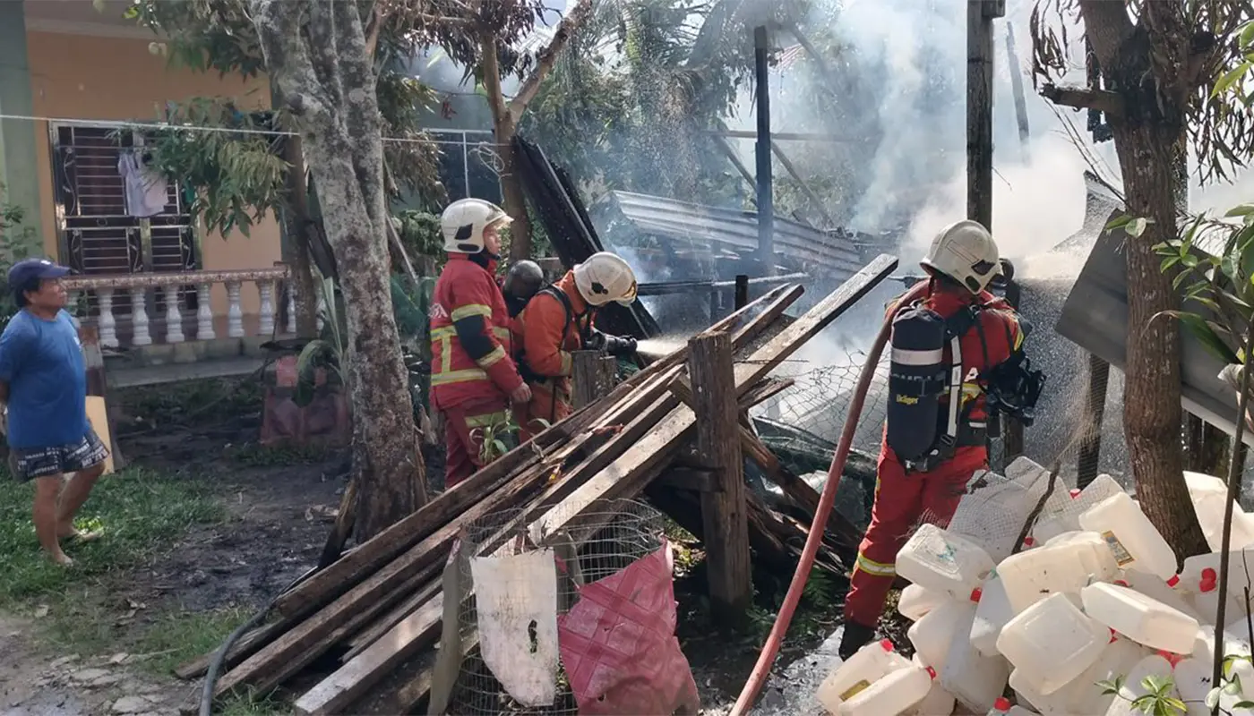 Fire Destroys Store in Tudan Desaras, Miri