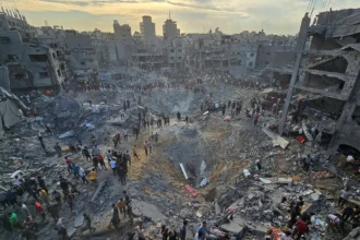 Israeli Attacks in Gaza Result in 870 Palestinian Deaths Amid Conflict with Iran