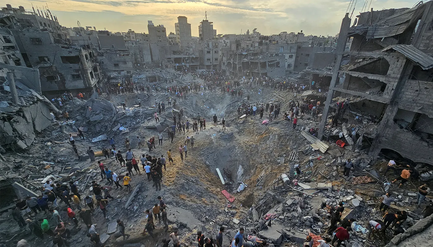Israeli Attacks in Gaza Result in 870 Palestinian Deaths Amid Conflict with Iran