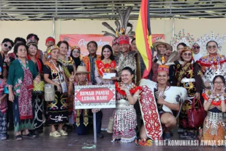 Niti Daun Parade Unites Simunjan in Colourful Gawai Celebration