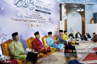 Sarawak Governor and Wife Attend Maal Hijrah Prayer Ceremony at Assyakirin Mosque