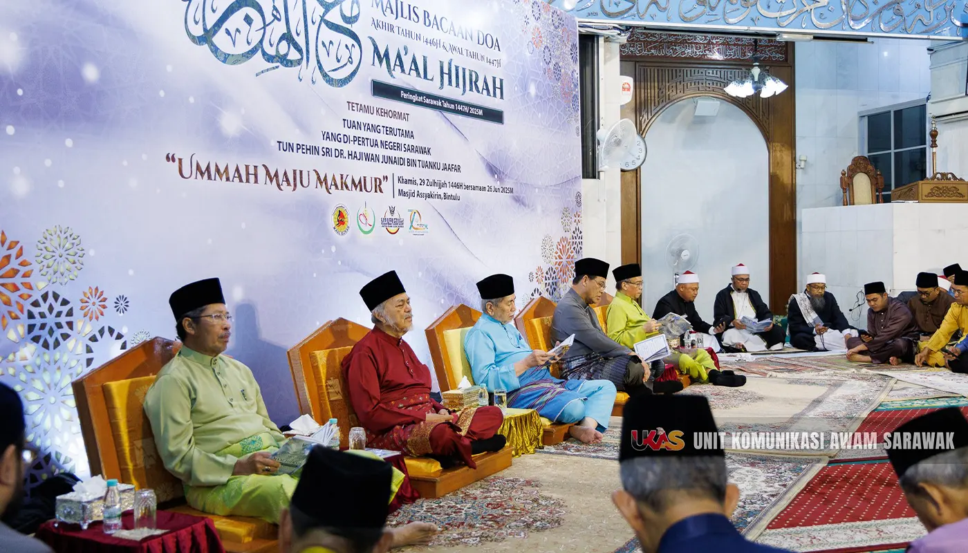 Sarawak Governor and Wife Attend Maal Hijrah Prayer Ceremony at Assyakirin Mosque