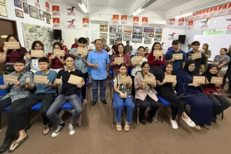 23 Tasik Biru Students Receive RM7,300 in Education Incentives