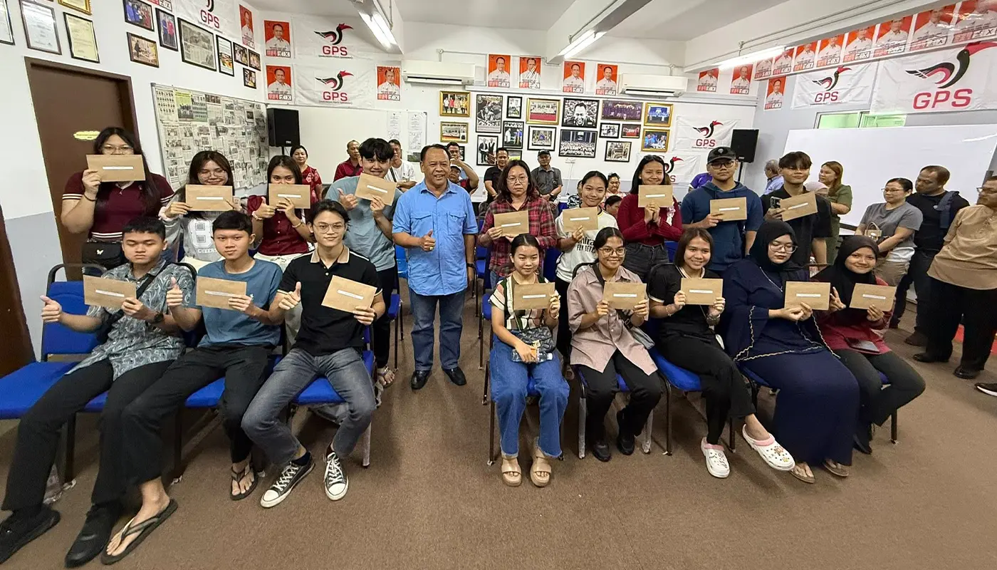 23 Tasik Biru Students Receive RM7,300 in Education Incentives