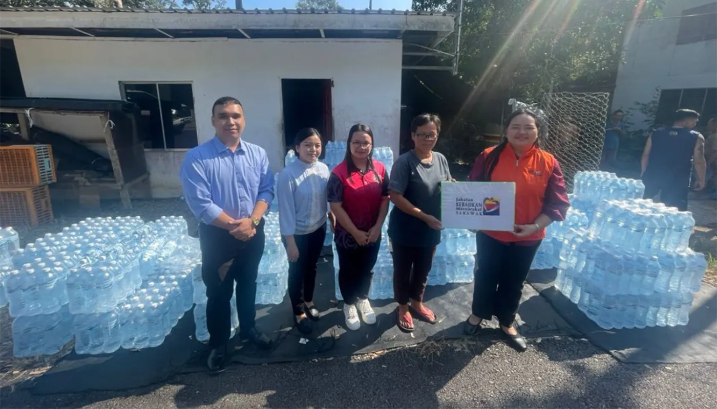 460 Boxes of Drinking Water Delivered to Three Longhouses in Sri Aman