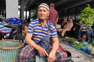 77-Year-Old Limbang Fisherman Survives Two Hours at Sea Clinging to Gallon