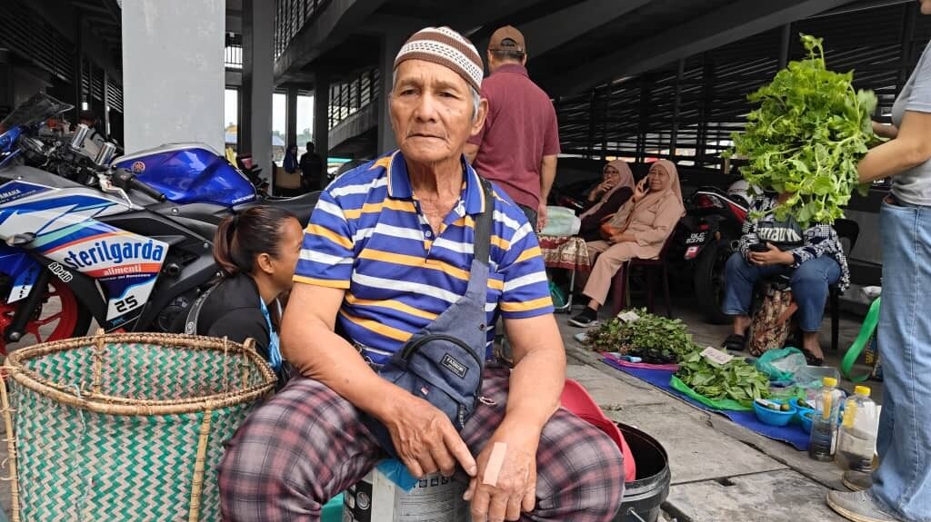 77-Year-Old Limbang Fisherman Survives Two Hours at Sea Clinging to Gallon