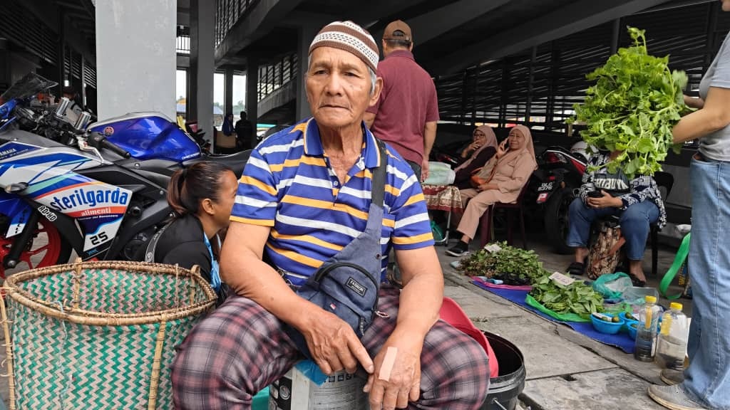 77-Year-Old Limbang Fisherman Survives Two Hours at Sea Clinging to Gallon 2 77-Year-Old Limbang Fisherman Survives Two Hours at Sea Clinging to Gallon