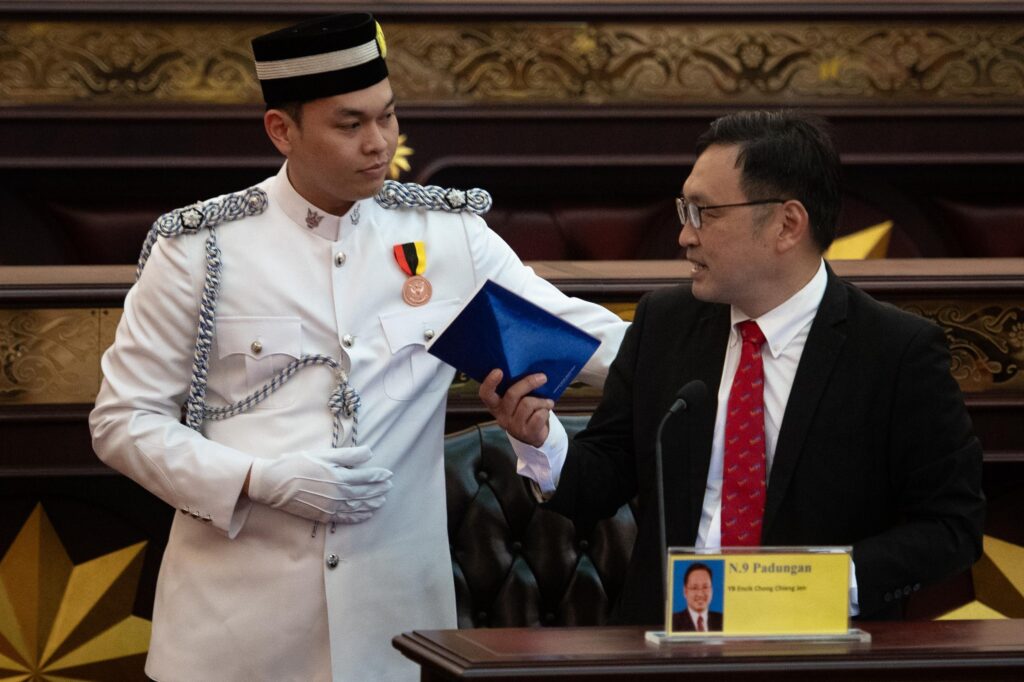 Chong Chieng Jen Ejected from Sarawak DUN After Heated Exchange 2 Chong Chieng Jen Ejected from Sarawak DUN After Heated Exchange