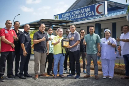 Dr Sim Donates AED to Sarawak PGA Brigade to Boost Emergency Readiness