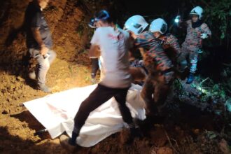 Elderly Man Killed, Four Survive in Song 4WD Ravine Crash
