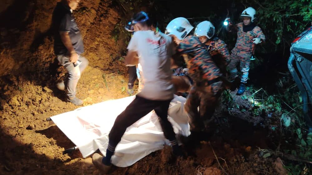 Elderly Man Killed, Four Survive in Song 4WD Ravine Crash