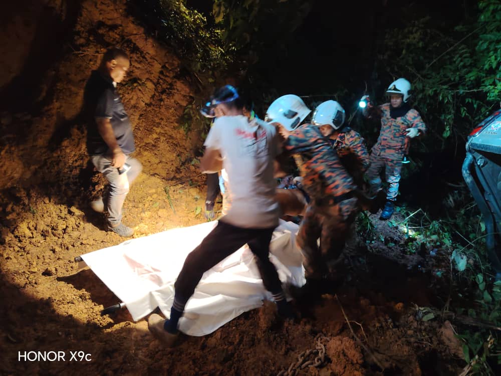Elderly Man Killed, Four Survive in Song 4WD Ravine Crash 2 Elderly Man Killed, Four Survive in Song 4WD Ravine Crash