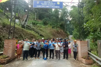 Kampung Annah Simuti Unveils New Village Gate and Receives RM30,000 for Development