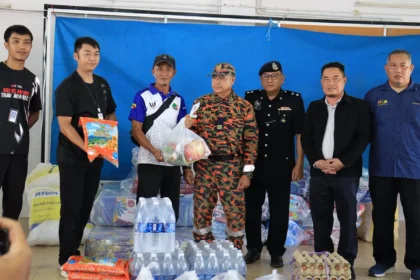 Kampung Tengah Fire Victims Receive Aid from Sri Aman District Disaster Committee