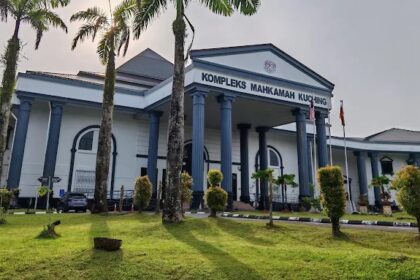 Kuching Man Fined RM2,500 for Smashing Car Windscreen with Rock
