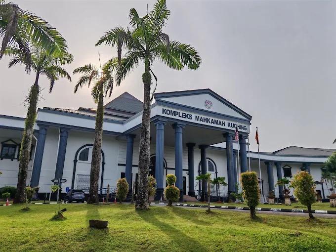 Kuching Man Fined RM2,500 for Smashing Car Windscreen with Rock 2 Kuching Man Fined RM2,500 for Smashing Car Windscreen with Rock