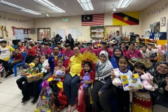 Lo Khere Chiang Attends Sarawak Day Reading Program at Desa Library