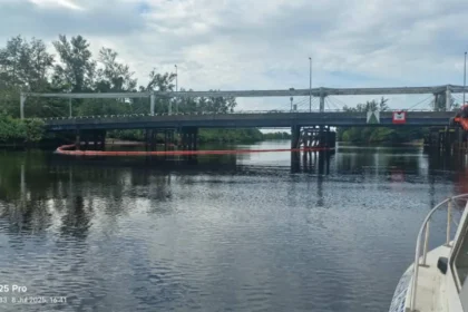 MOTS Responds Swiftly to Ensure River Safety at Piasau Bridge in Miri