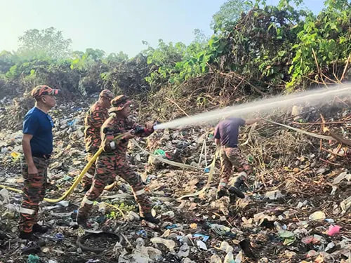 MPKS Intensifies Firefighting Efforts at Kampung Plaie Landfill 3 Kampung Plaie Landfill Fire