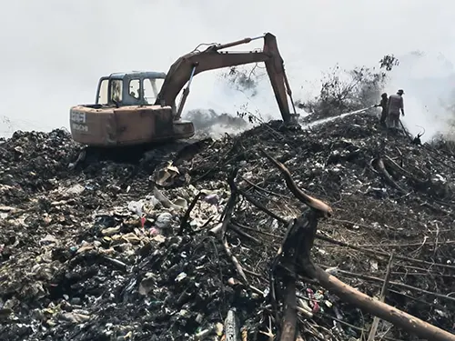 MPKS Intensifies Firefighting Efforts at Kampung Plaie Landfill 2 Kampung Plaie Landfill Fire