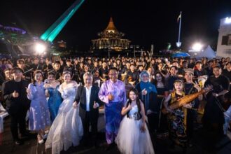 Magical Night at Kuching Waterfront Disney Music & Fireworks Wow Thousands