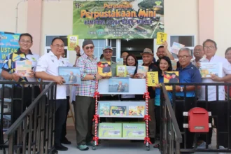 Mini Library Spurs Knowledge Growth and Unity in Kampung Sesok