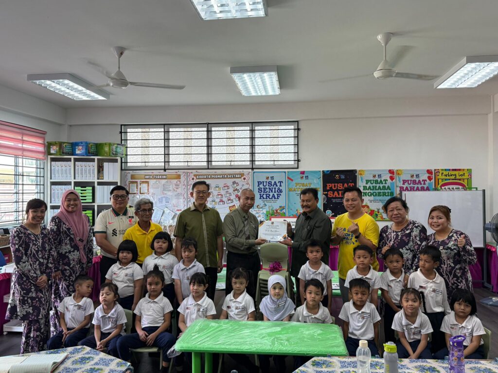 New Tables and Chairs Donated to SK Tabuan Jaya Pre-School 2 New Tables and Chairs Donated to SK Tabuan Jaya Pre-School