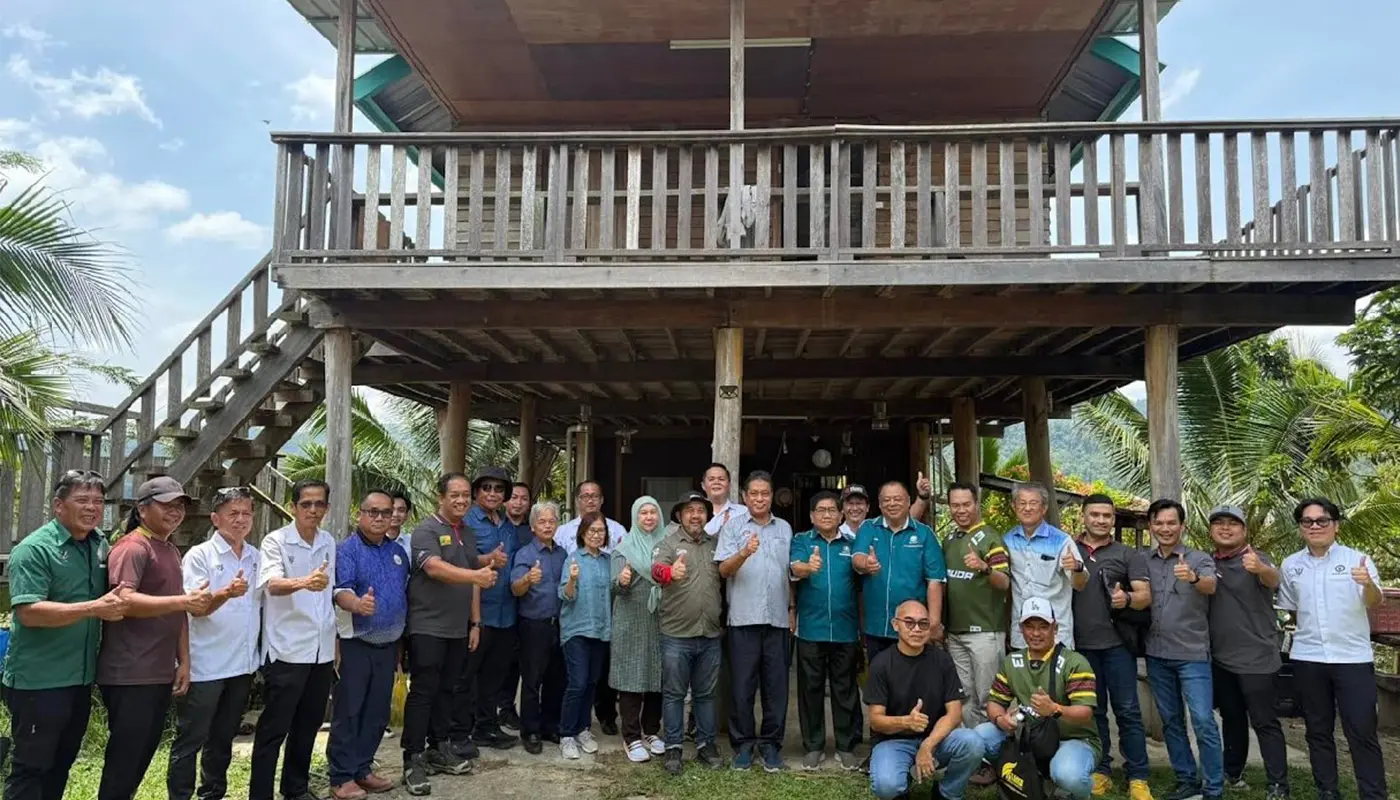 Sarawak Eyes Sabah Market for Fertilizer, Boosts Borneo Agro Ties