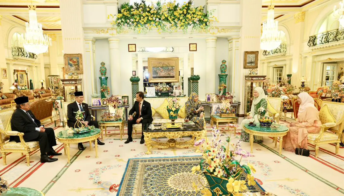 Sarawak Governor Holds Royal Meeting with Brunei Sultan at Nurul Iman Palace