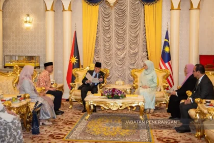 Sarawak Governor Receives Courtesy Visit from Sarawak Mufti Department, Pahang Museum Corporation