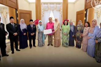 Sarawak Governor and Wife Support Proposal for Chronic Patient Care Centre