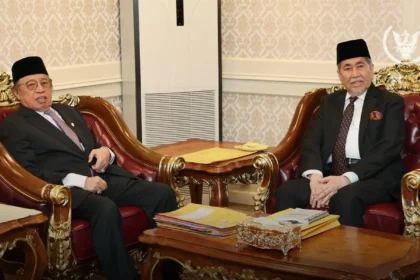 Sarawak Premier Pays Courtesy Visit to State Governor Ahead of Pre-Cabinet