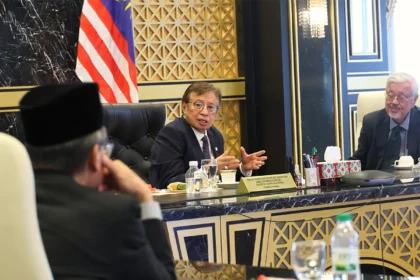 Sarawak Premier Urges Baitulmal Focus on Education Funding