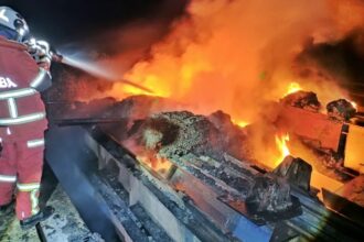 Swift Response by Sri Aman BBP Prevents Major Fire Spread at Construction Site