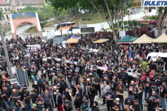 Thousands Rally in KL Demanding PM Anwar’s Resignation