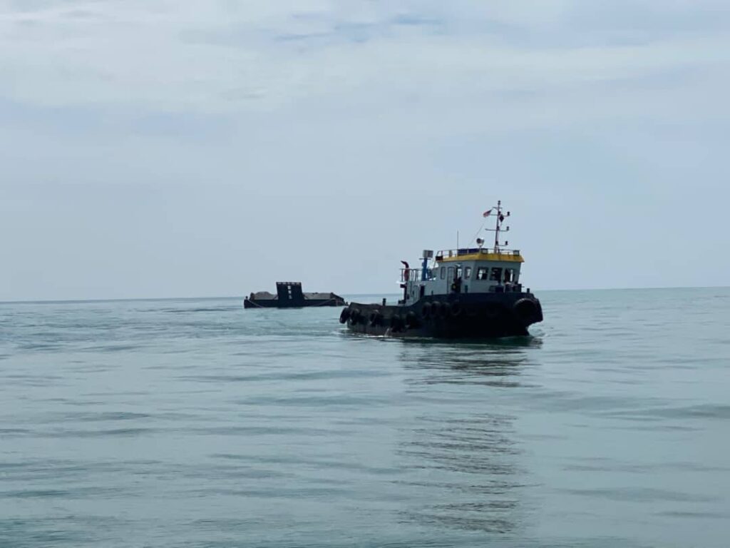 Tugboat and Barge Held in Miri for Lacking Shipping Documents 2 Tugboat and Barge Held in Miri for Lacking Shipping Documents