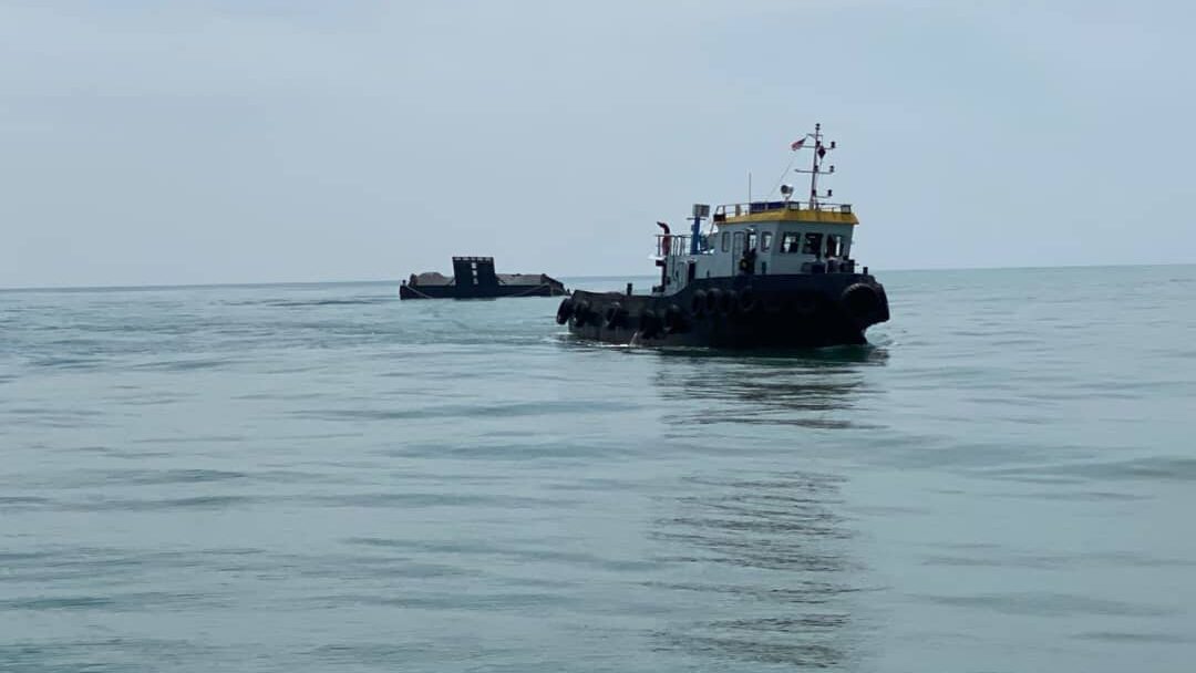 Tugboat and Barge Held in Miri for Lacking Shipping Documents
