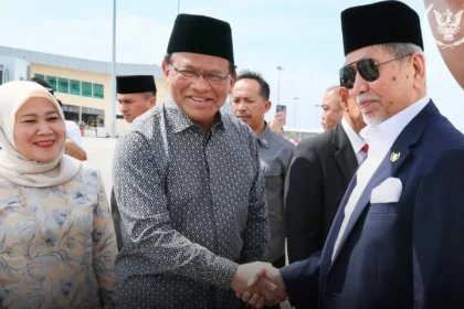 Tun Pehin Sri Dr Wan Junaidi Arrives in Miri Ahead of Sarawak Day 2025