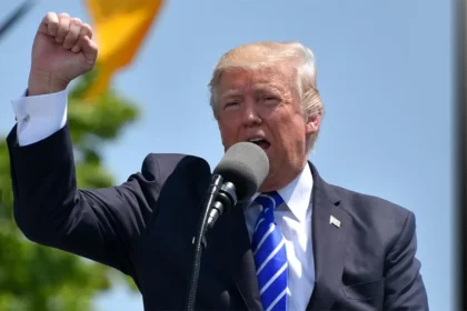 US Tariff Hike on EU Goods Set for August 1; Brussels Open to Talks, Warns of Retaliation