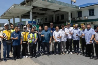 Works Minister Reviews Progress of Northern Coastal Highway in Limbang