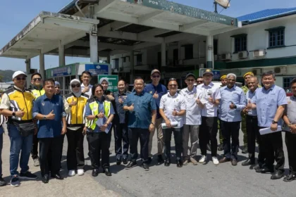 Works Minister Reviews Progress of Northern Coastal Highway in Limbang