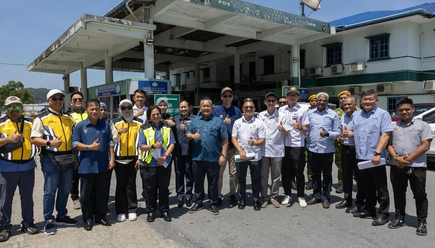 Works Minister Reviews Progress of Northern Coastal Highway in Limbang