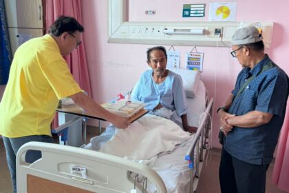 YB Lo Khere Chiang Visits Sick Constituents to Show Care and Support