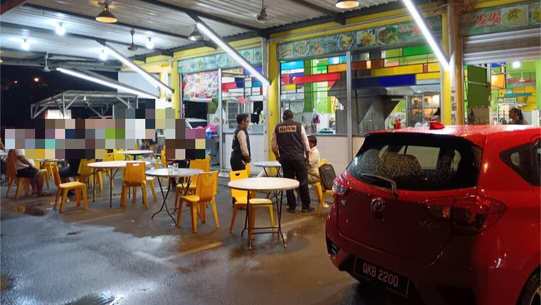 25 Smokers Nabbed in Kuching for Violating No-Smoking Zones