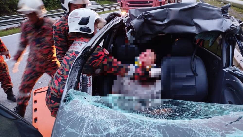 Accident in Serian Leaves Woman Injured and Trapped